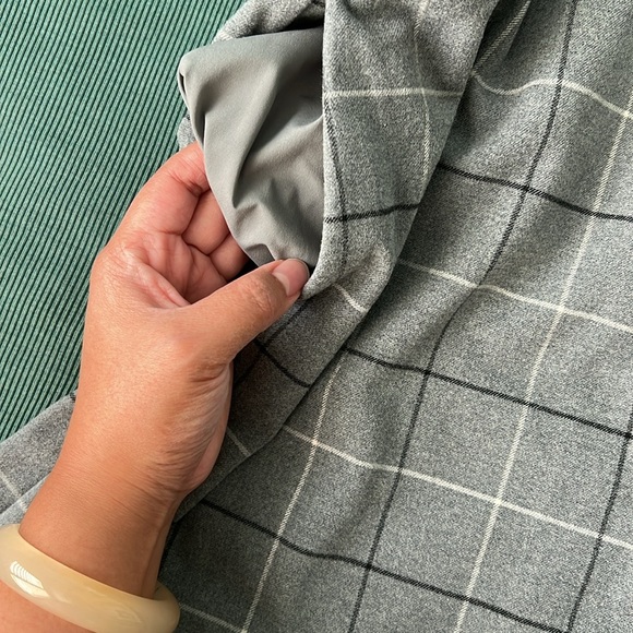 NWOT Uniqlo gray skort with pockets - Picture 6 of 6